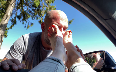 29. User Foot Worship1