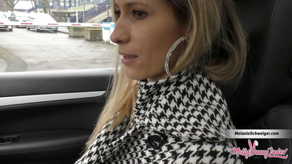 Blowjob during carwash