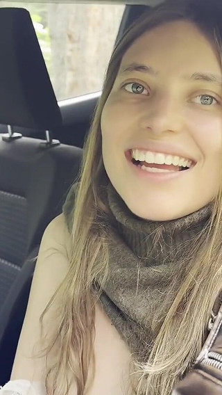 Nos Excita Escuchar El Sonido Del Carro, Besarnos, Tocarnos Las Tetas Y Tener Orgasmos